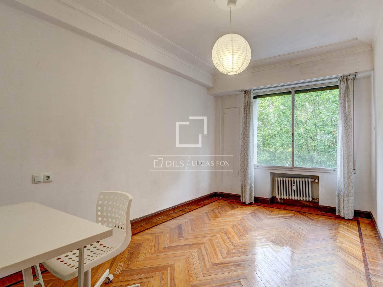 5 bedroom Apartment for sale in Donostia-San Sebastian - € 780,000 (Ref: 9956100)