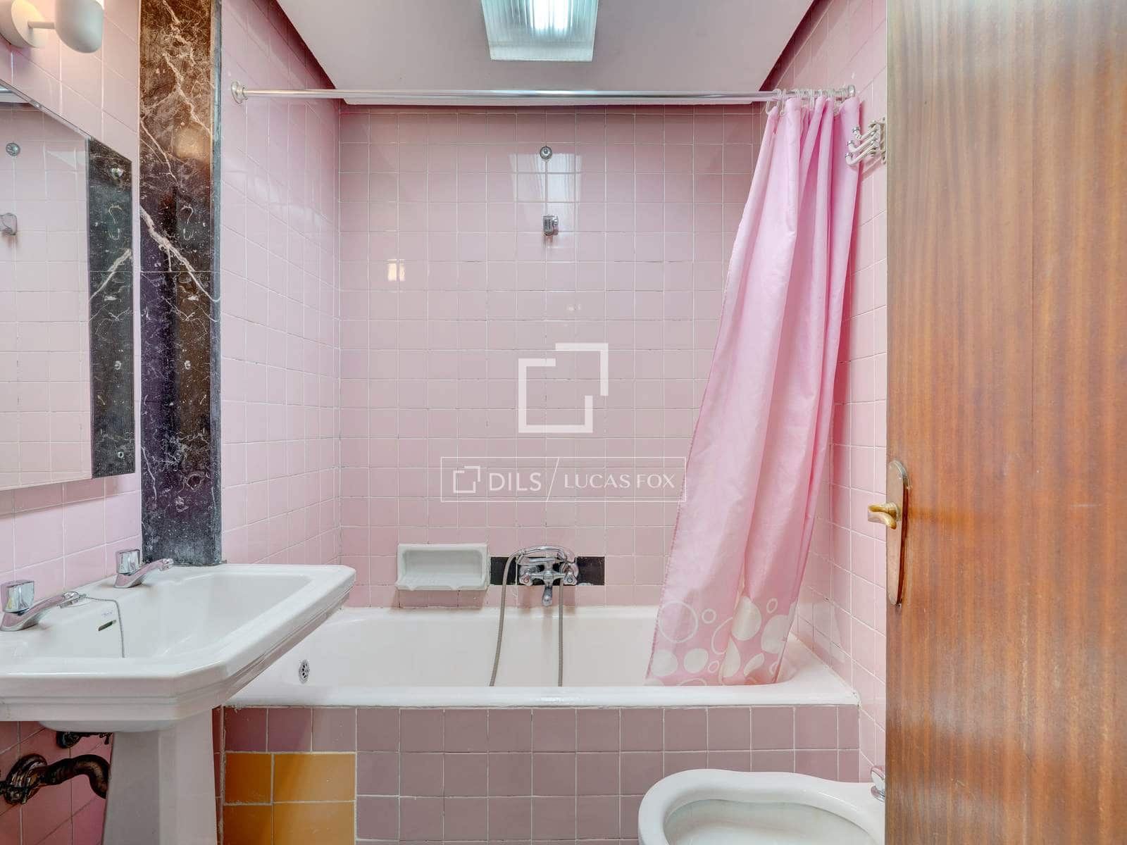 5 bedroom Apartment for sale in Donostia-San Sebastian - € 780,000 (Ref: 9956100)