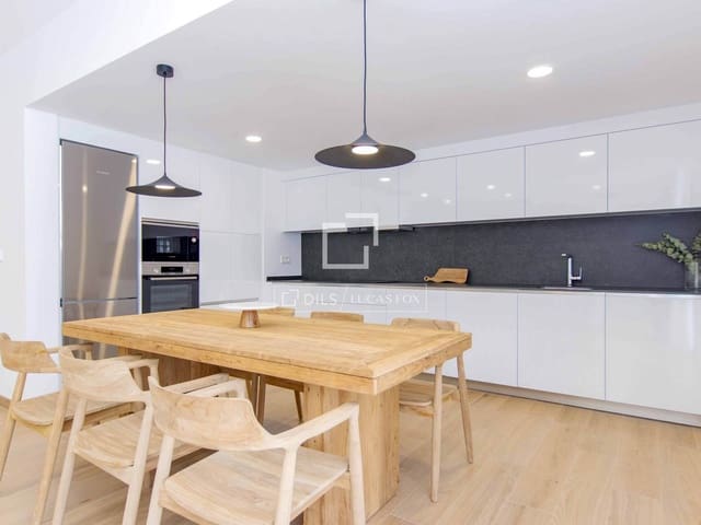 Chalet de 4 habitaciones en Es Mercadal en venta con piscina garaje - 697.500 € (Ref: 9956321)