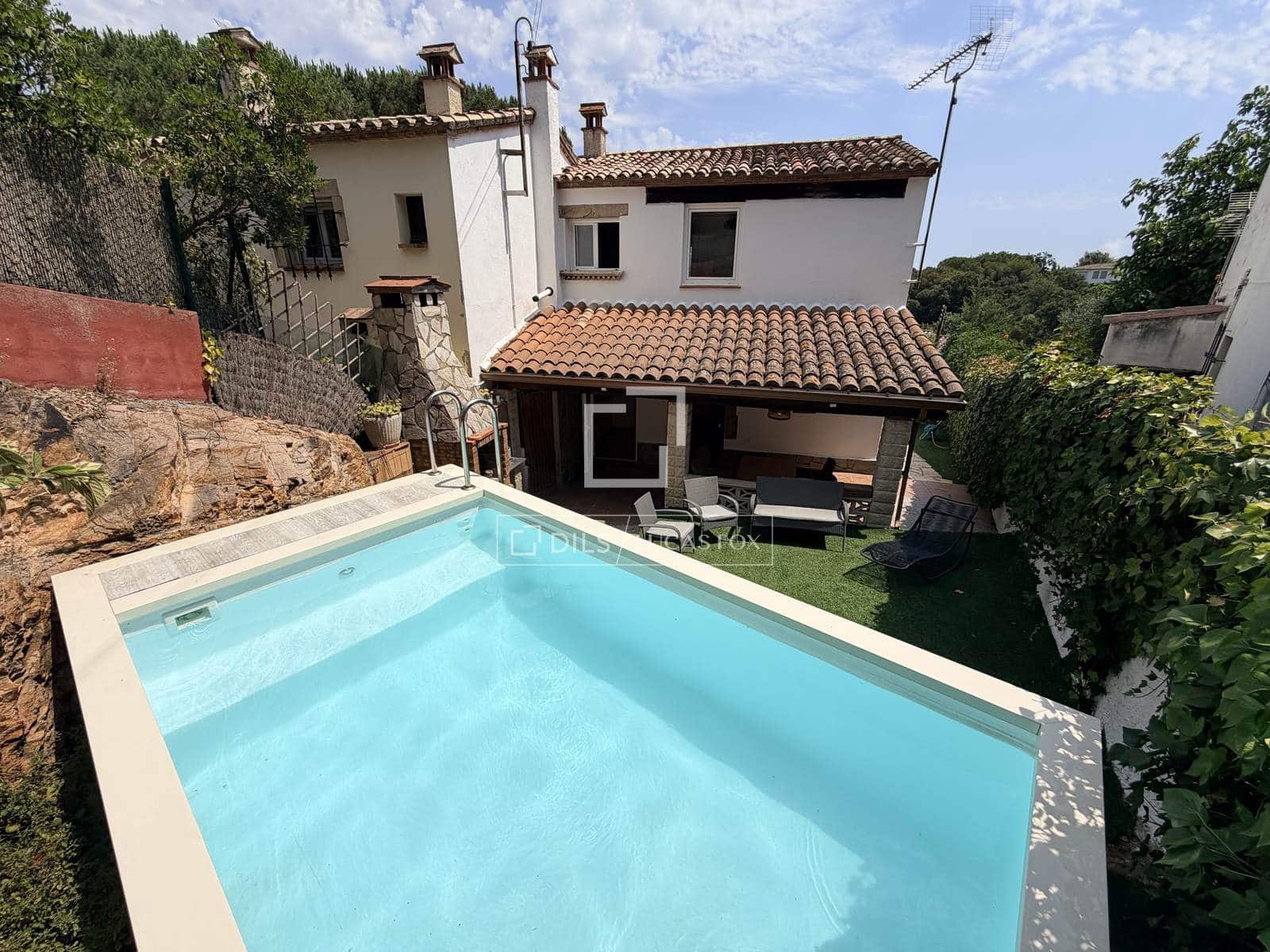2 soveværelse Villa til salg i Santa Cristina d'Aro med swimmingpool - € 375.000 (Ref: 9956585)
