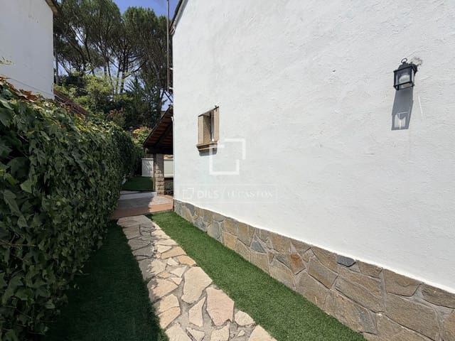 2 soveværelse Villa til salg i Santa Cristina d'Aro med swimmingpool - € 375.000 (Ref: 9956585)