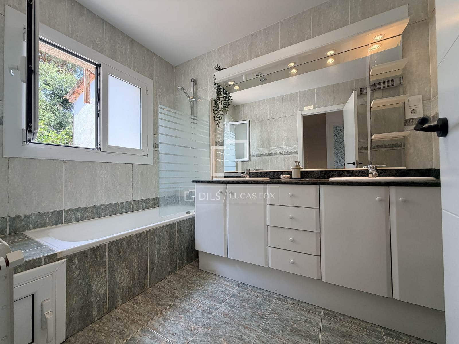 2 soveværelse Villa til salg i Santa Cristina d'Aro med swimmingpool - € 375.000 (Ref: 9956585)