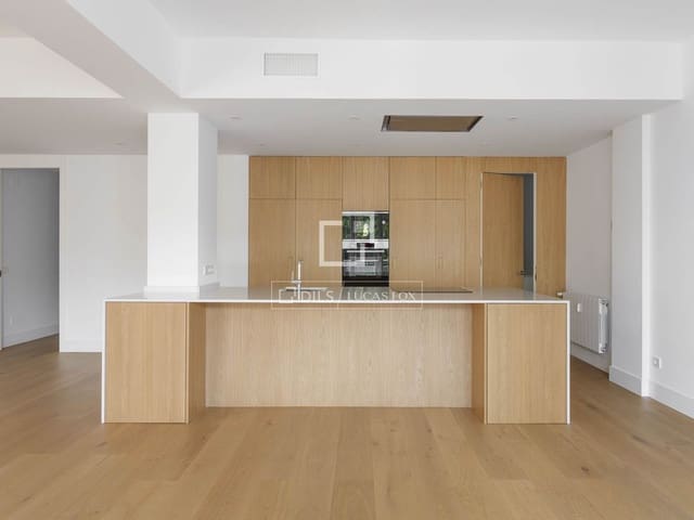 3 quarto Apartamento para arrendar em El Viso, Madrid cidade com garagem - 4 800 € (Ref: 9958261)