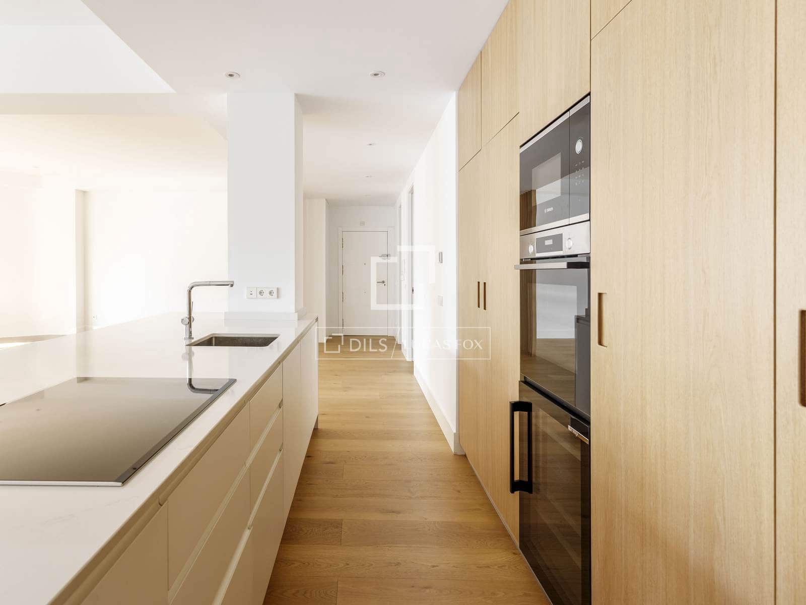 3 quarto Apartamento para arrendar em Madrid cidade com garagem - 4 800 € (Ref: 9958261)