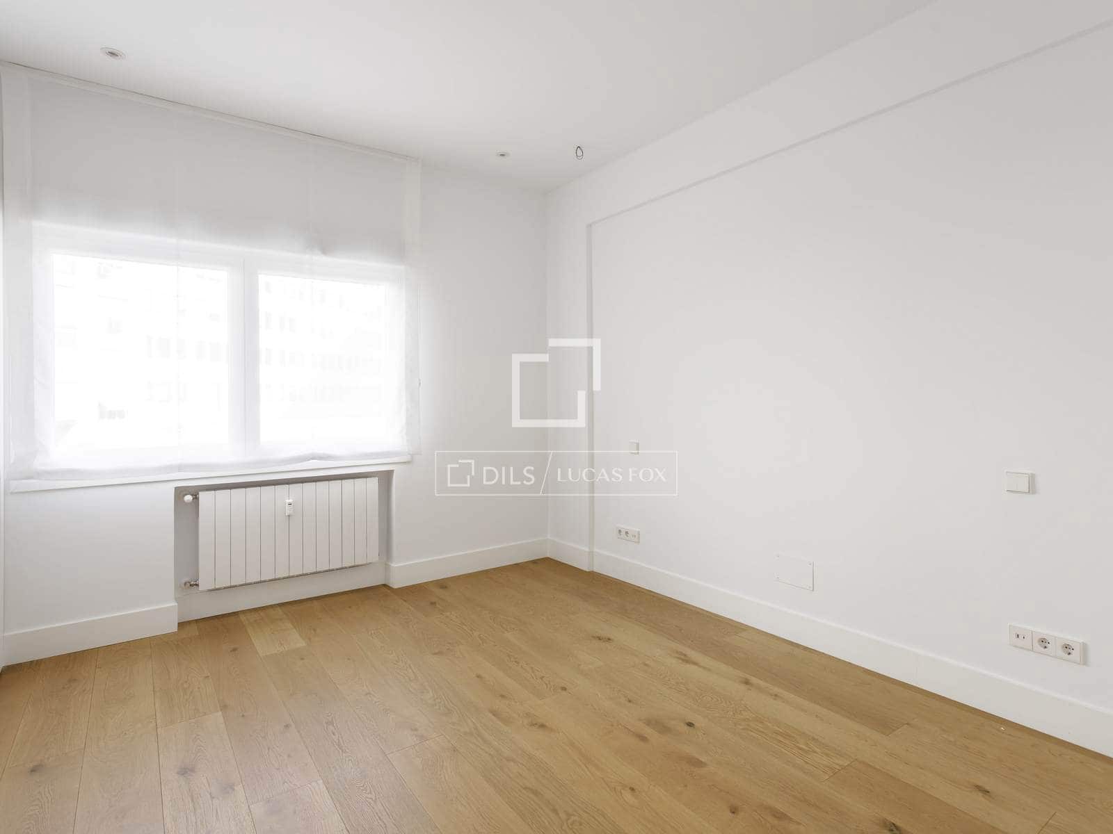 3 quarto Apartamento para arrendar em Madrid cidade com garagem - 4 800 € (Ref: 9958261)