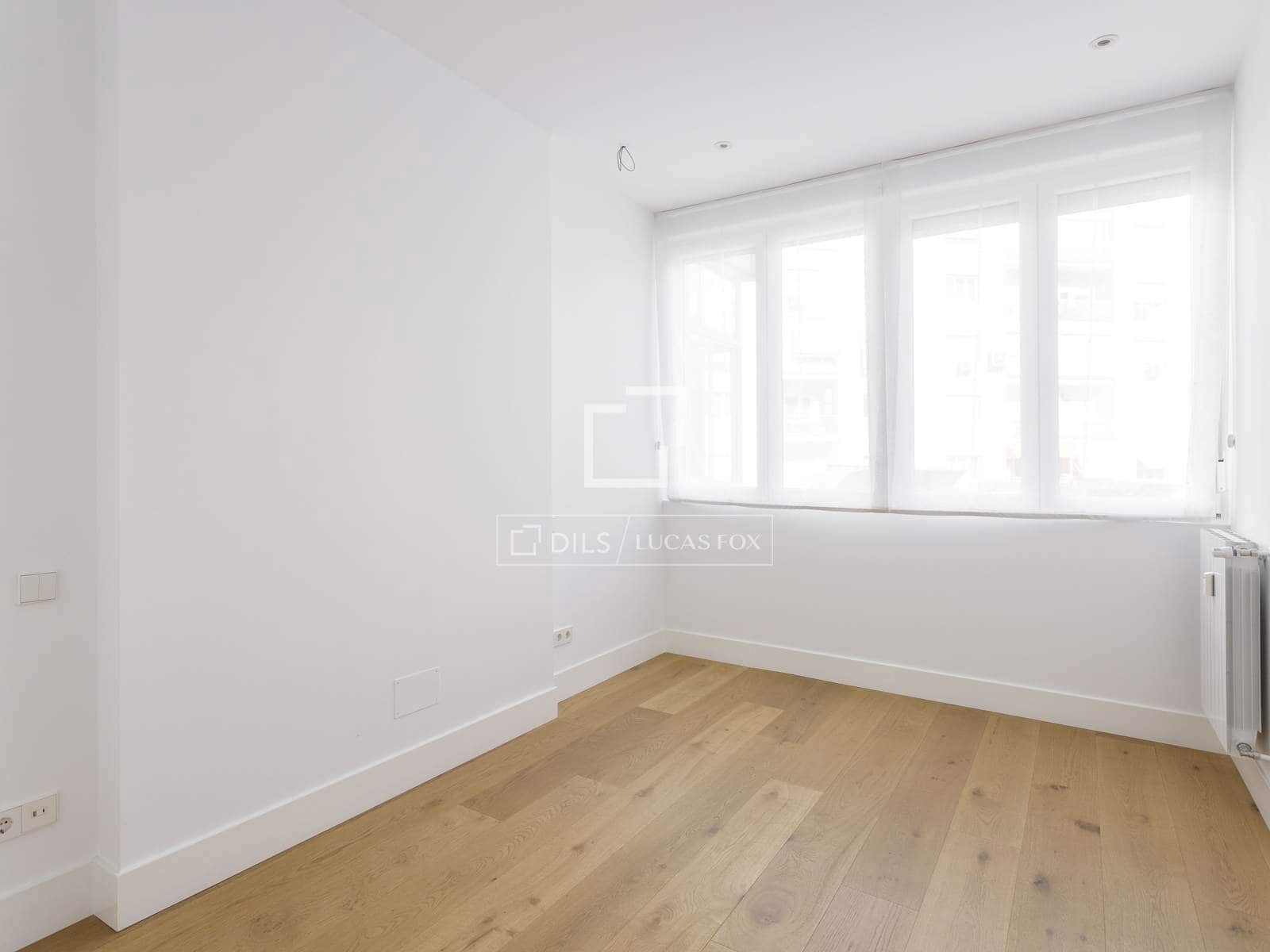 3 quarto Apartamento para arrendar em Madrid cidade com garagem - 4 800 € (Ref: 9958261)