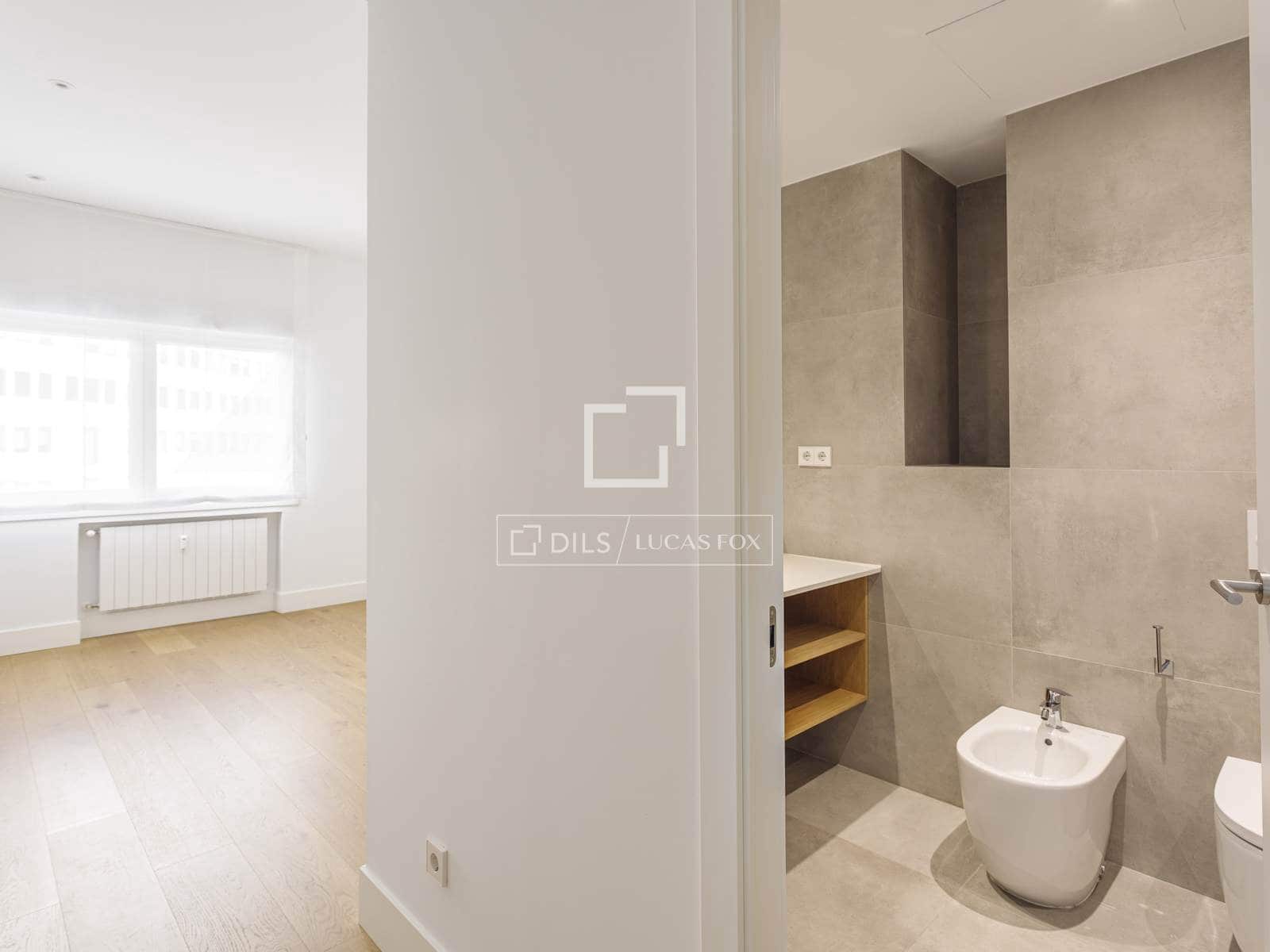 3 quarto Apartamento para arrendar em Madrid cidade com garagem - 4 800 € (Ref: 9958261)