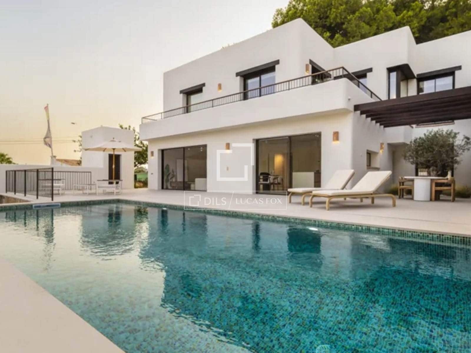 3 bedroom Villa for sale in Moraira with pool garage - € 1,750,000 (Ref: 9958520)