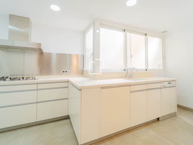 3 bedroom Apartment for rent in Valencia city with garage - € 2,000 (Ref: 9958711)