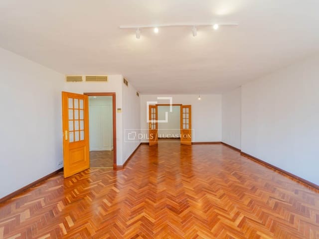 3 bedroom Apartment for rent in Valencia city with garage - € 2,000 (Ref: 9958711)