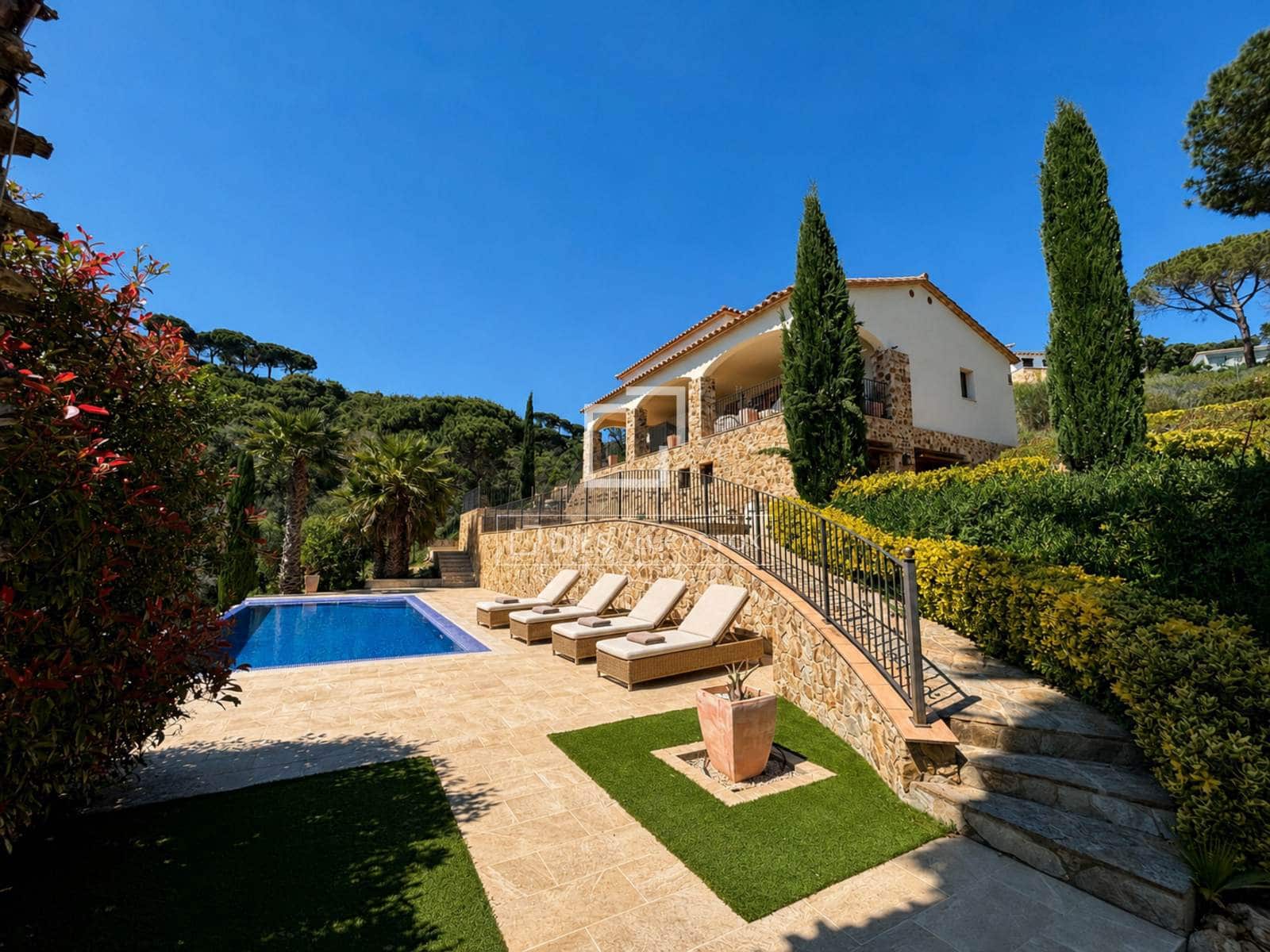 4 bedroom Villa for sale in Platja d'Aro with pool garage - € 995,000 (Ref: 9958816)