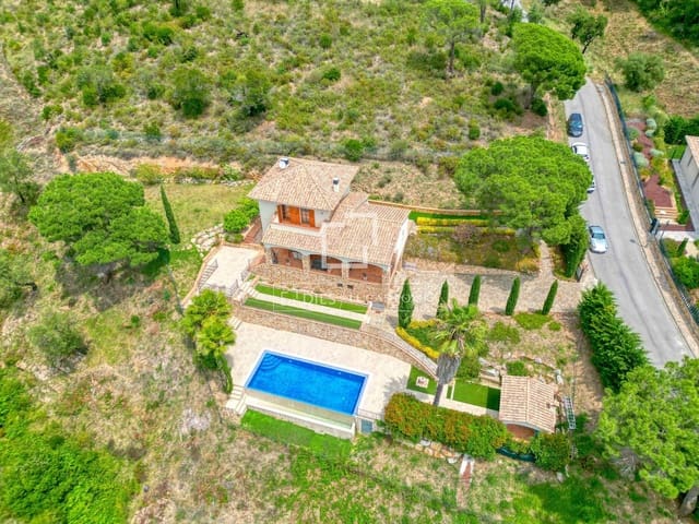 4 bedroom Villa for sale in Platja d'Aro, Castell-Platja d'Aro with pool garage - € 995,000 (Ref: 9958816)