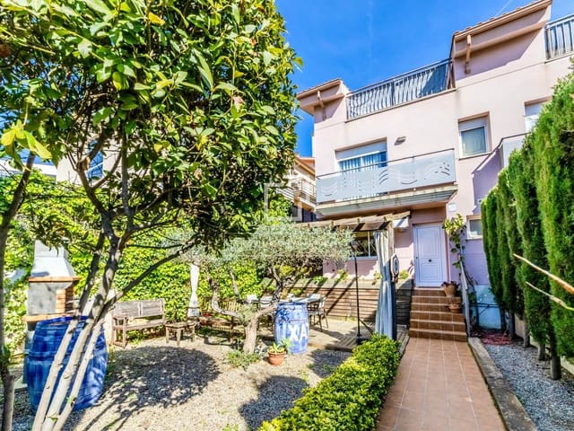 5 bedroom Villa for sale in Sitges with pool garage - € 680,000 (Ref: 9958817)