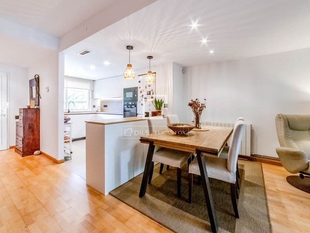 5 bedroom Villa for sale in Sitges with pool garage - € 680,000 (Ref: 9958817)