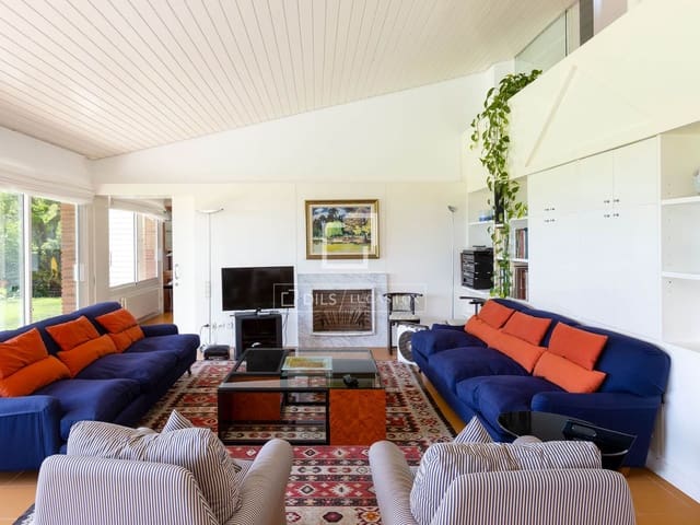 7 soverom Villa til salgs i Sant Vicenç de Montalt med svømmebasseng garasje - € 2 500 000 (Ref: 9961165)