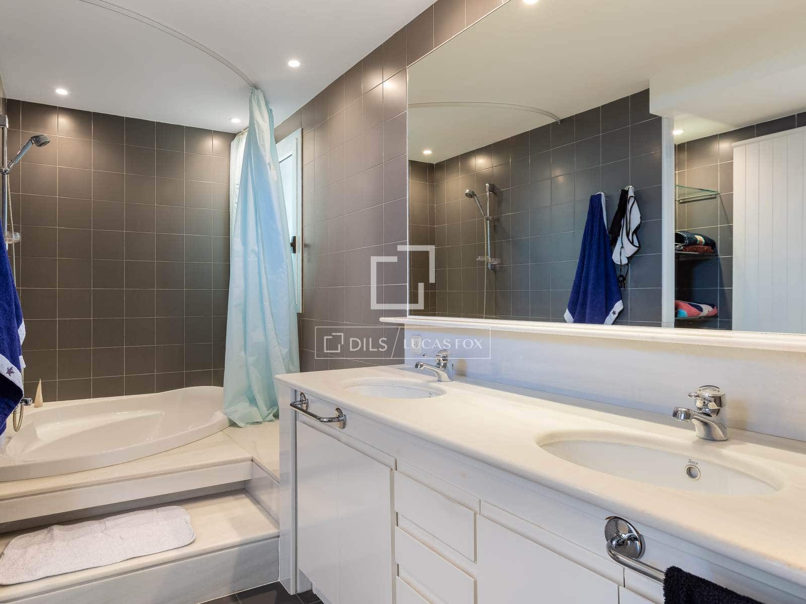 7 soverom Villa til salgs i Sant Vicenc de Montalt med svømmebasseng garasje - € 2 500 000 (Ref: 9961165)