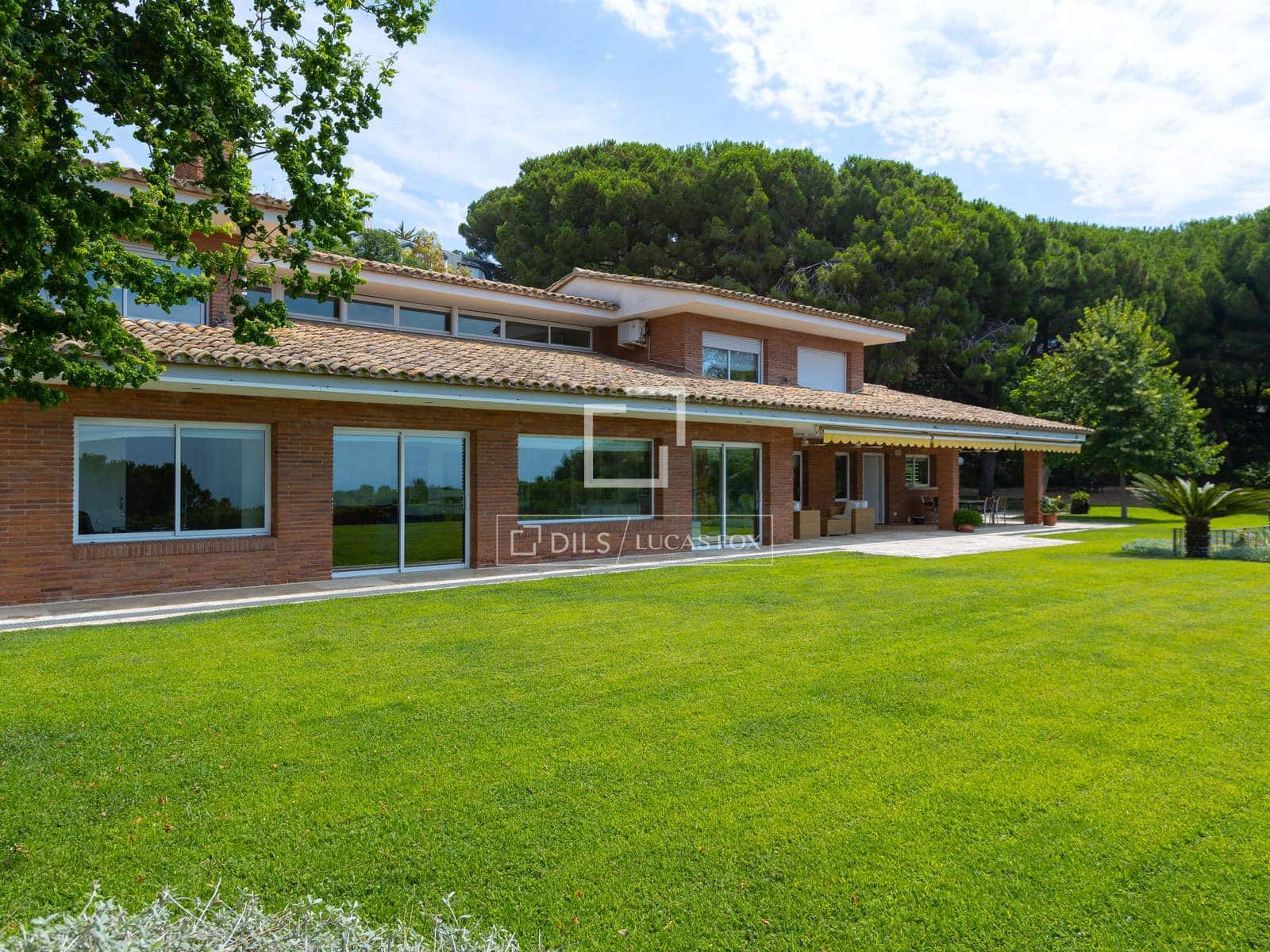 7 soverom Villa til salgs i Sant Vicenc de Montalt med svømmebasseng garasje - € 2 500 000 (Ref: 9961165)