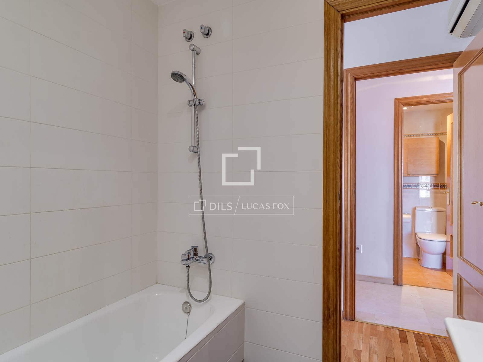 4 sovrum Lägenhet att hyra i Barcelona stad med garage - 3 200 € (Ref: 9961510)