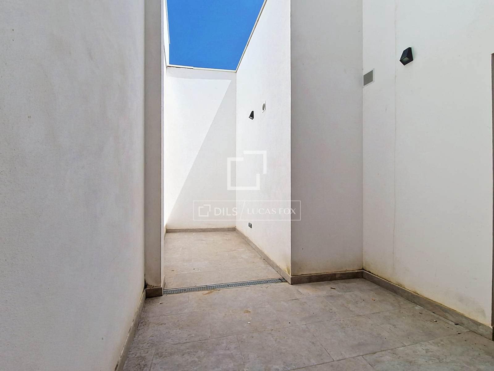 3 bedroom Villa for sale in Vilanova i la Geltru with garage - € 595,000 (Ref: 9961512)
