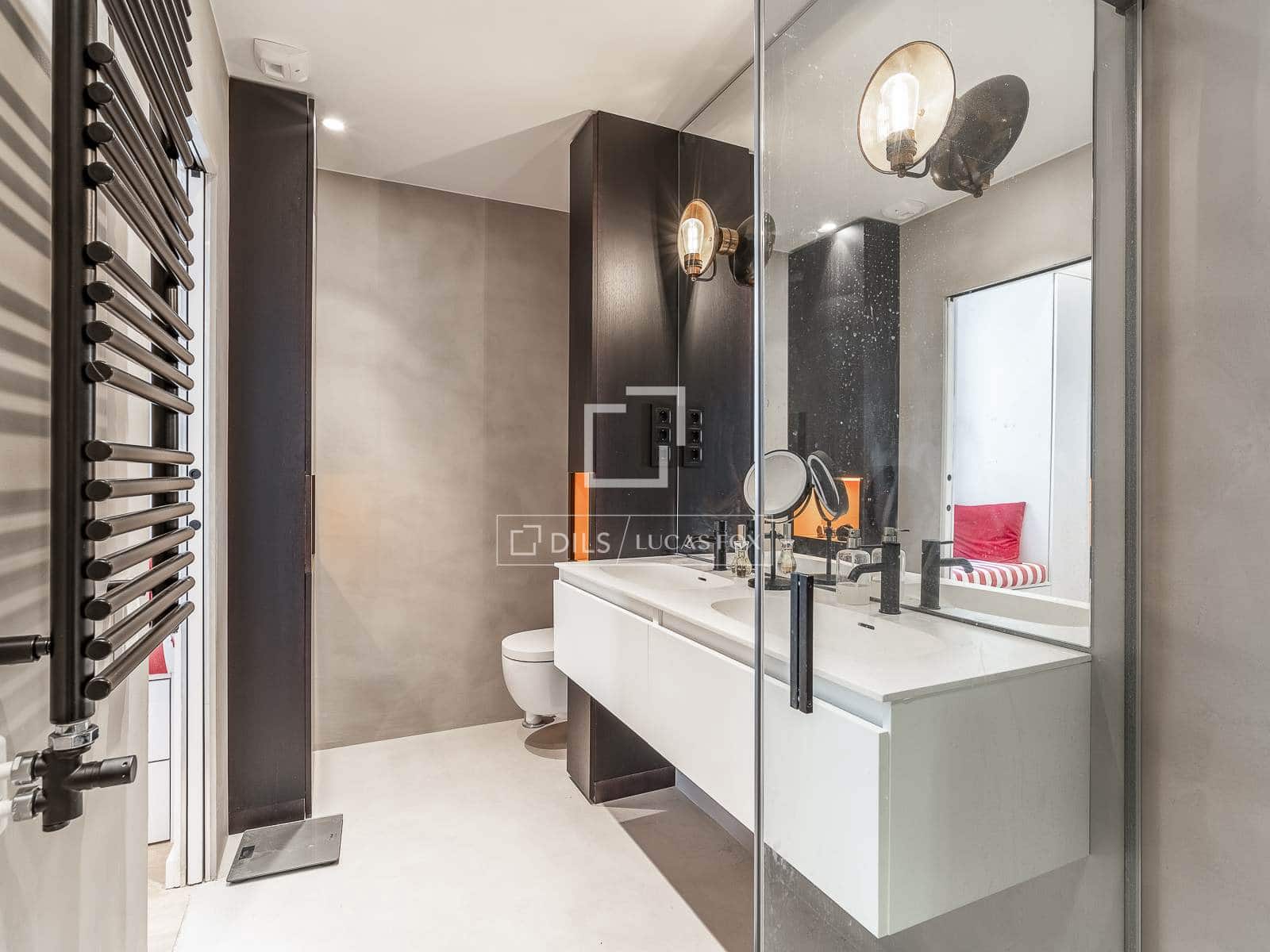 3 soveværelse Lejlighed til salg i Barcelona by - € 860.000 (Ref: 9961600)