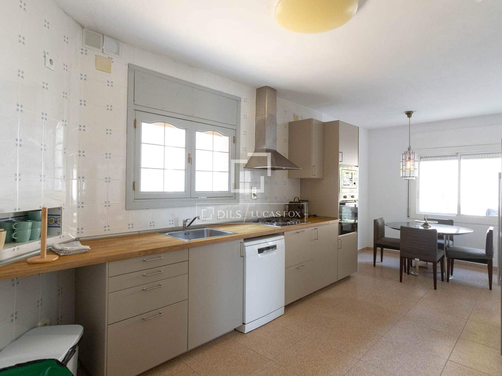 6 chambre Villa/Maison à vendre à Premia de Dalt avec piscine garage - 990 000 € (Ref: 9961601)