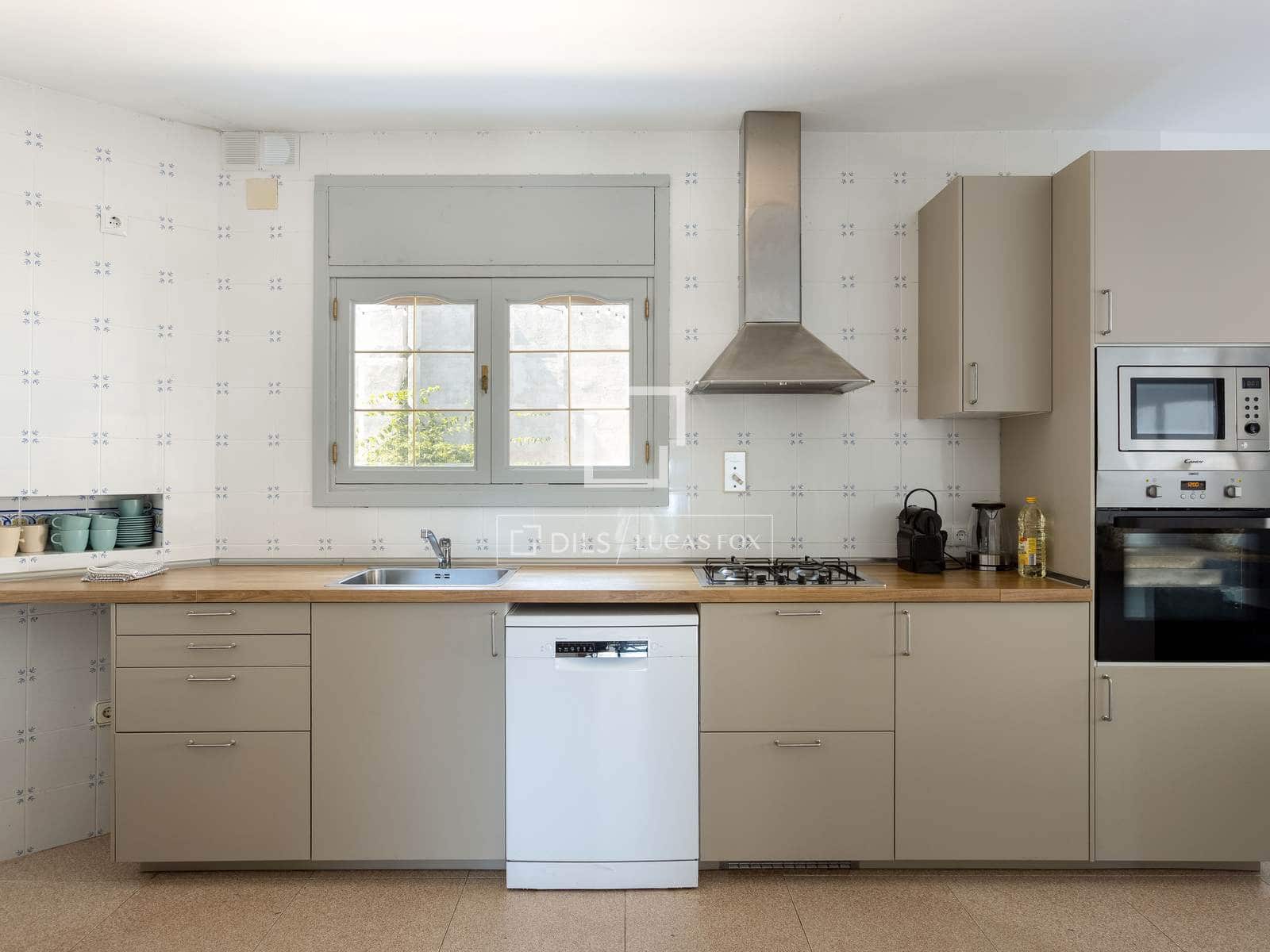6 chambre Villa/Maison à vendre à Premia de Dalt avec piscine garage - 990 000 € (Ref: 9961601)