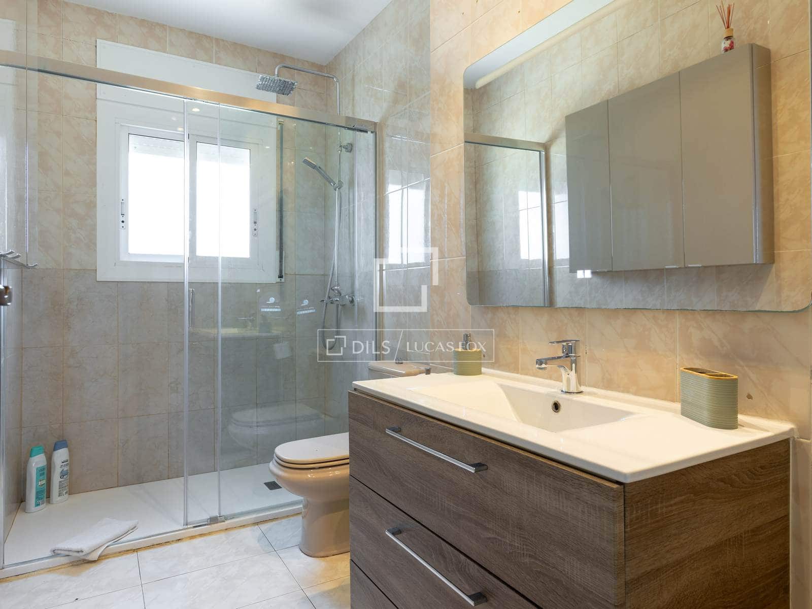 6 chambre Villa/Maison à vendre à Premia de Dalt avec piscine garage - 990 000 € (Ref: 9961601)