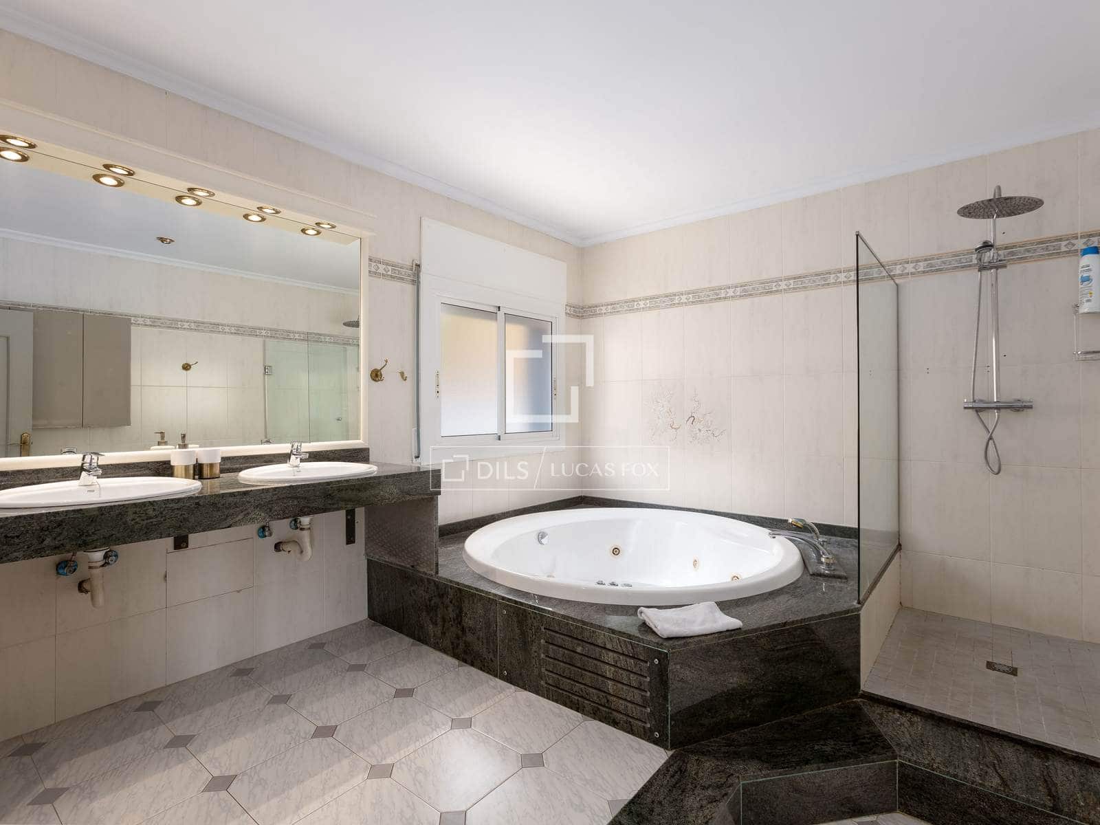 6 chambre Villa/Maison à vendre à Premia de Dalt avec piscine garage - 990 000 € (Ref: 9961601)