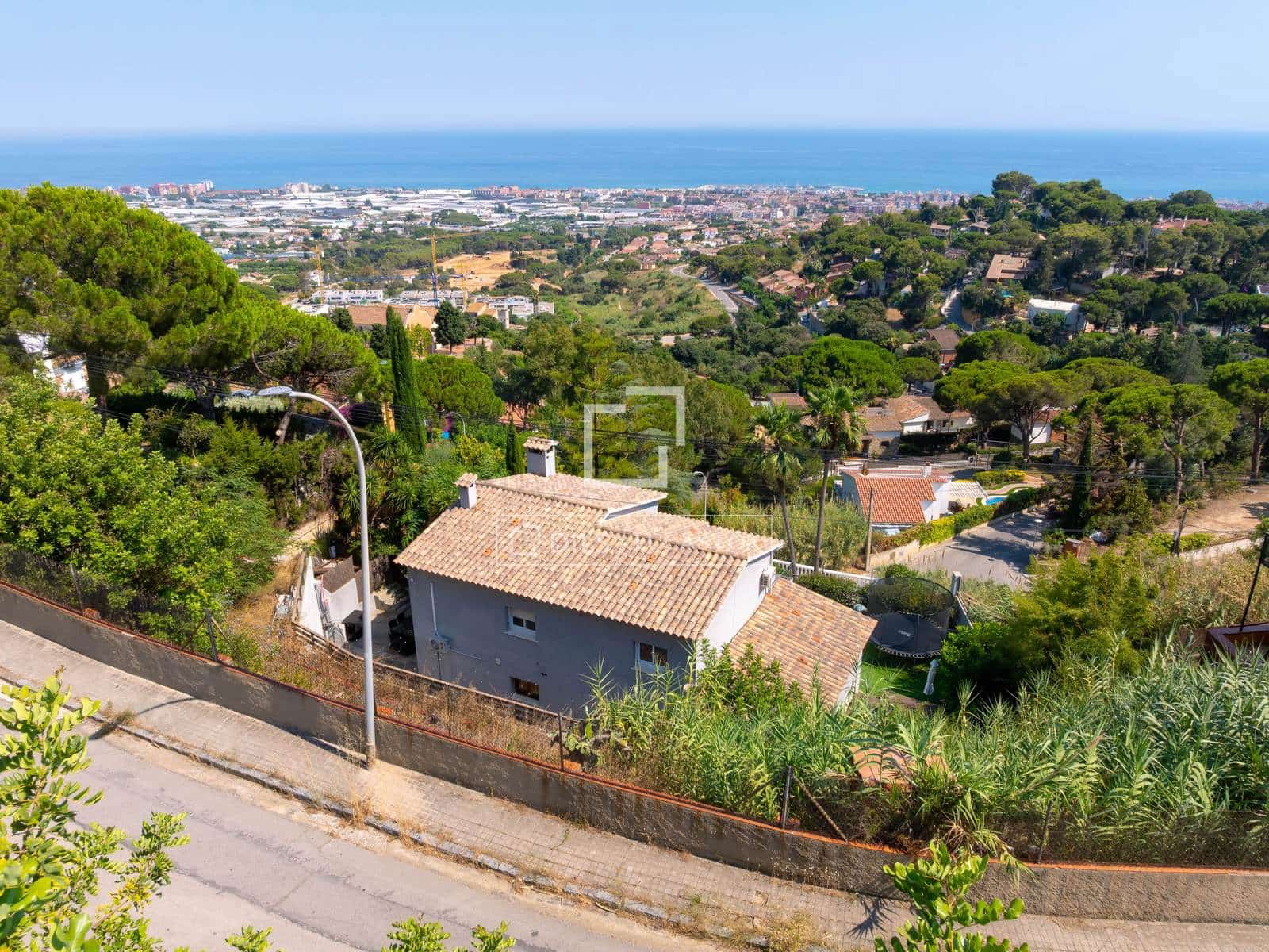 6 chambre Villa/Maison à vendre à Premia de Dalt avec piscine garage - 990 000 € (Ref: 9961601)