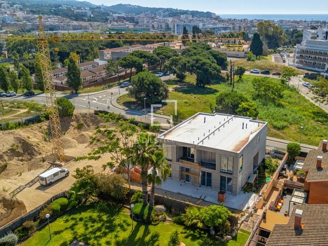 3 quarto Moradia para venda em Lloret de Mar com piscina garagem - 830 000 € (Ref: 9961703)