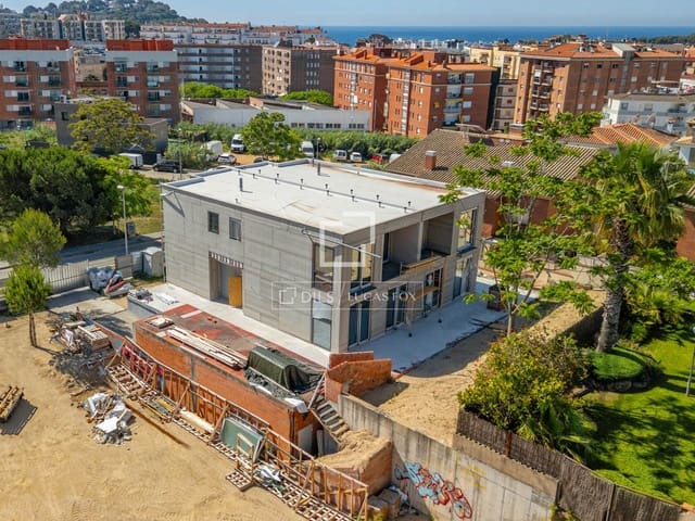 3 quarto Moradia para venda em Lloret de Mar com piscina garagem - 830 000 € (Ref: 9961703)
