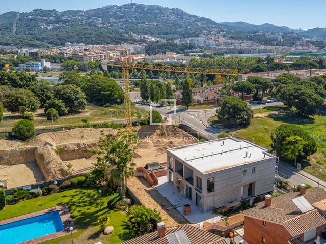 3 quarto Moradia para venda em Lloret de Mar com piscina garagem - 830 000 € (Ref: 9961703)