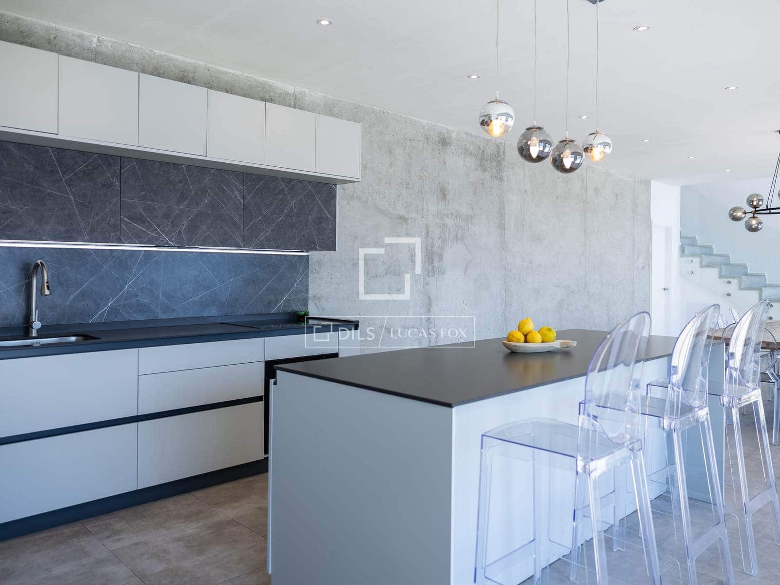 4 Zimmer Villa zu verkaufen in Salobrena mit Pool Garage - 1.349.000 € (Ref: 9961704)