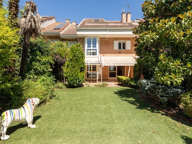 7 slaapkamer Villa te koop in Majadahonda met zwembad garage - € 1.490.000 (Ref: 9961839)