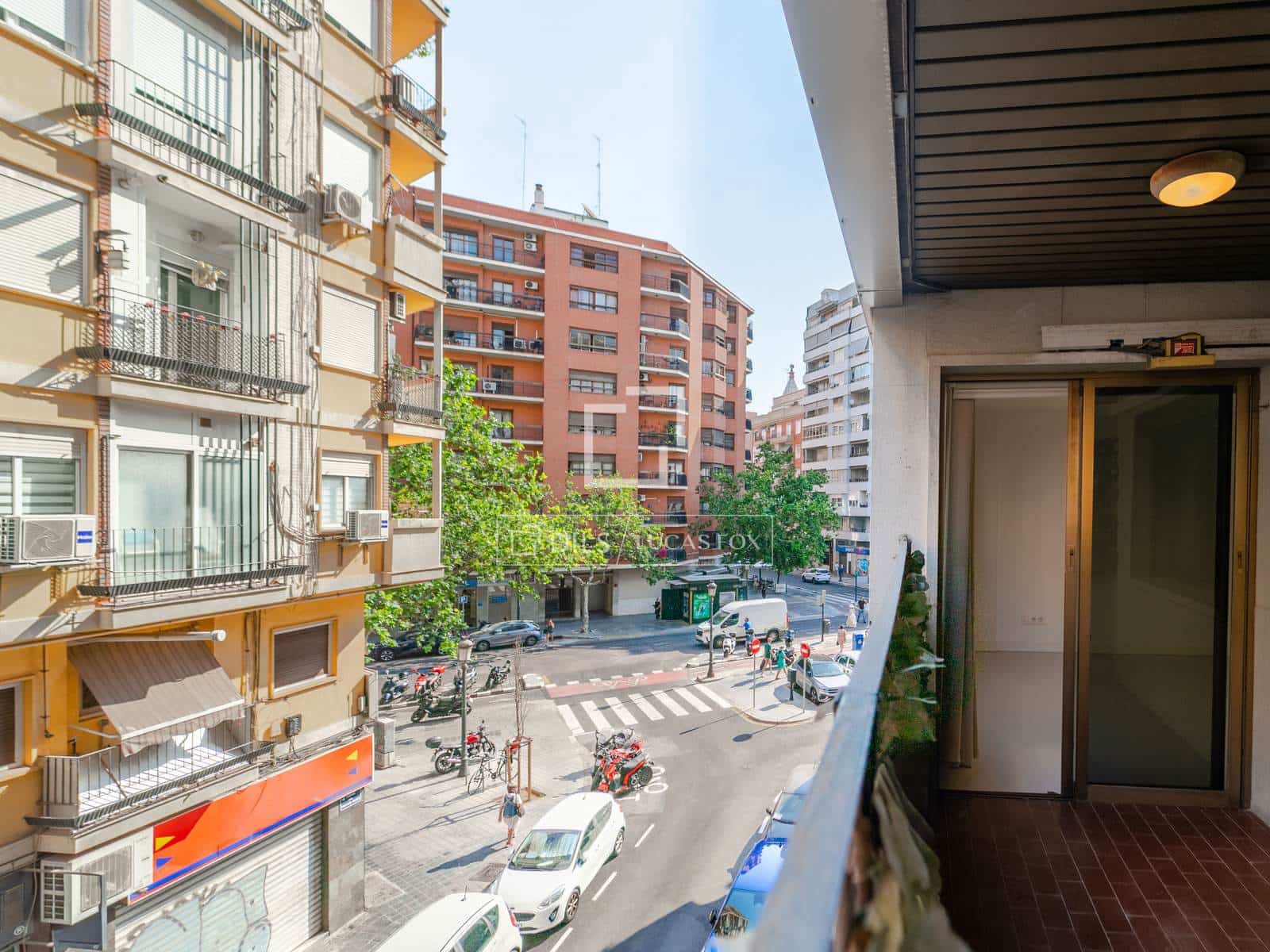 3 bedroom Apartment for rent in Valencia city with garage - € 2,000 (Ref: 9964133)