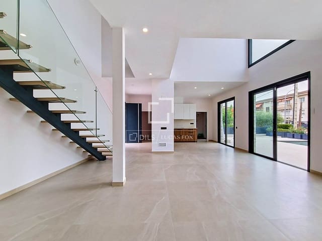 4 bedroom Villa for sale in Segur de Calafell, Calafell with pool garage - € 780,000 (Ref: 9964289)