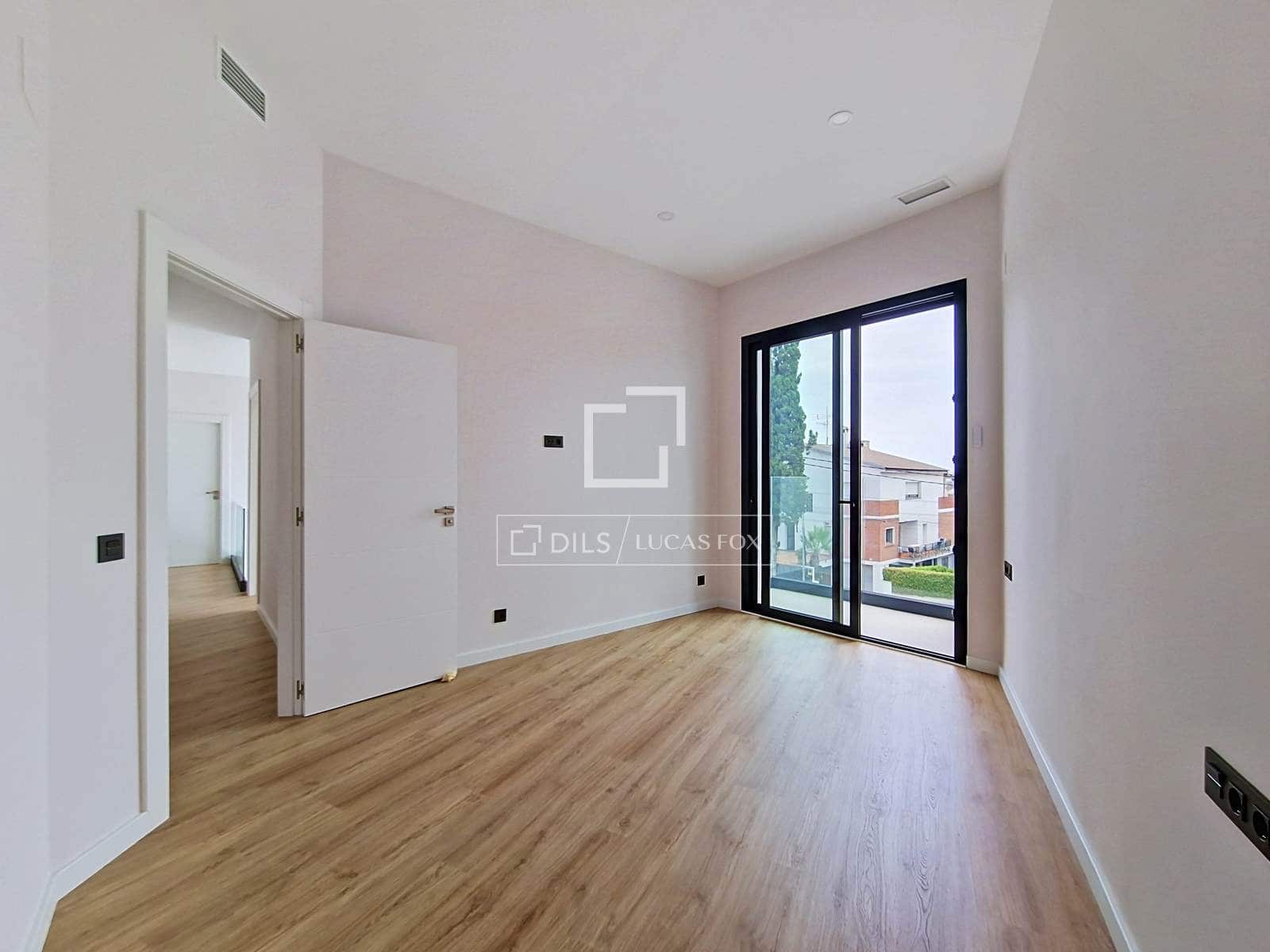 4 bedroom Villa for sale in Segur de Calafell with pool garage - € 780,000 (Ref: 9964289)
