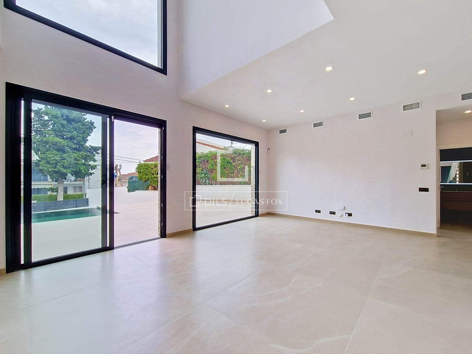 4 bedroom Villa for sale in Segur de Calafell with pool garage - € 780,000 (Ref: 9964289)