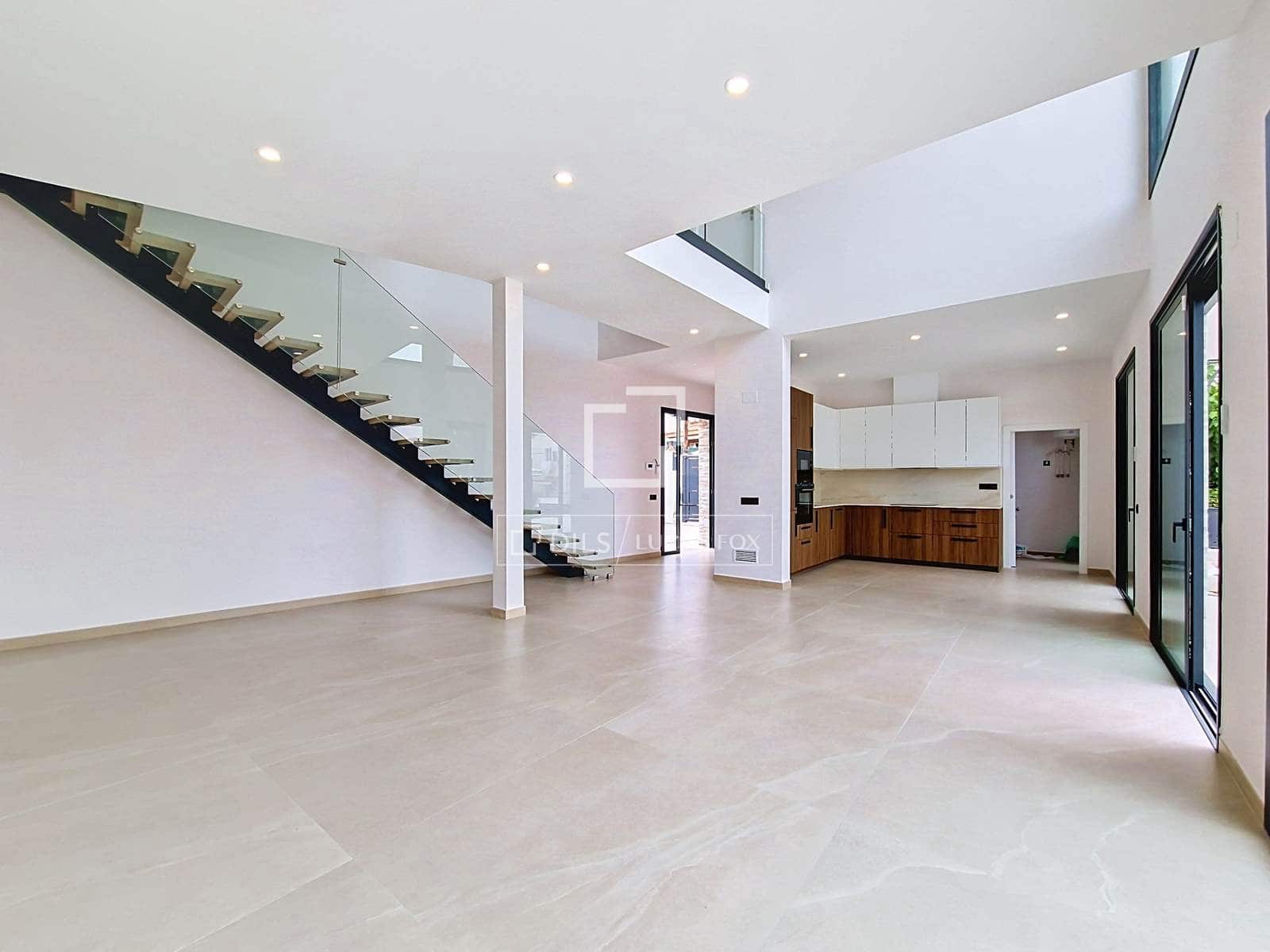 4 bedroom Villa for sale in Segur de Calafell with pool garage - € 780,000 (Ref: 9964289)