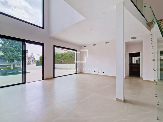 4 bedroom Villa for sale in Segur de Calafell, Calafell with pool garage - € 780,000 (Ref: 9964289)