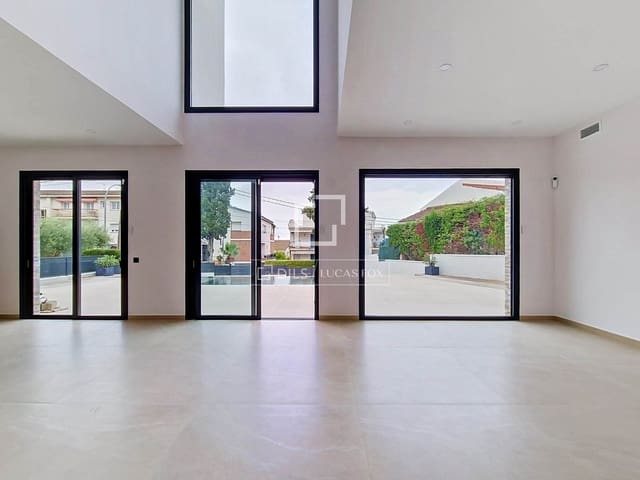 4 bedroom Villa for sale in Segur de Calafell, Calafell with pool garage - € 780,000 (Ref: 9964289)