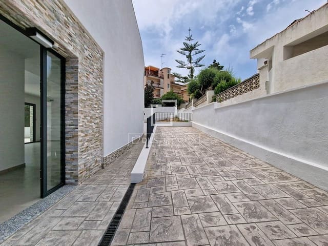 4 bedroom Villa for sale in Segur de Calafell, Calafell with pool garage - € 780,000 (Ref: 9964289)