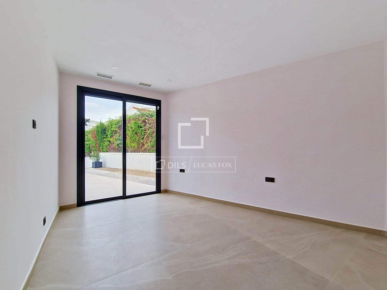 4 bedroom Villa for sale in Segur de Calafell with pool garage - € 780,000 (Ref: 9964289)