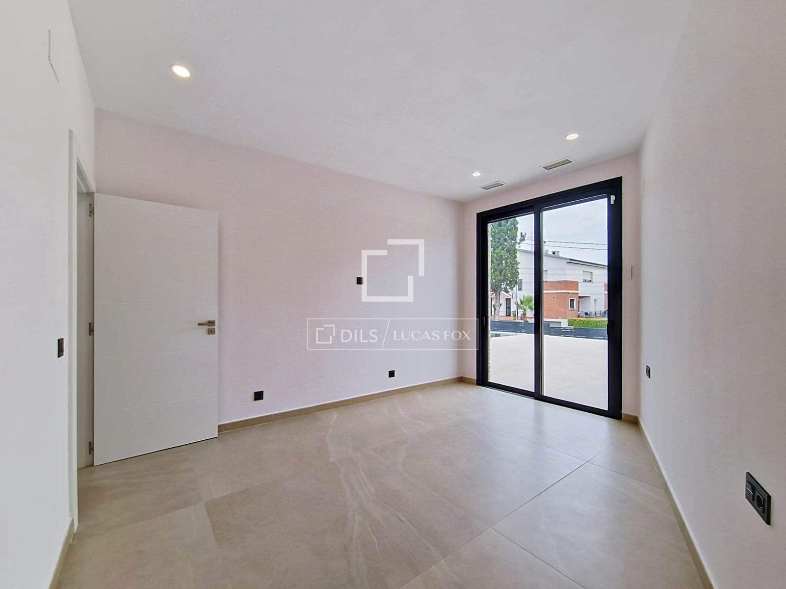 4 bedroom Villa for sale in Segur de Calafell with pool garage - € 780,000 (Ref: 9964289)