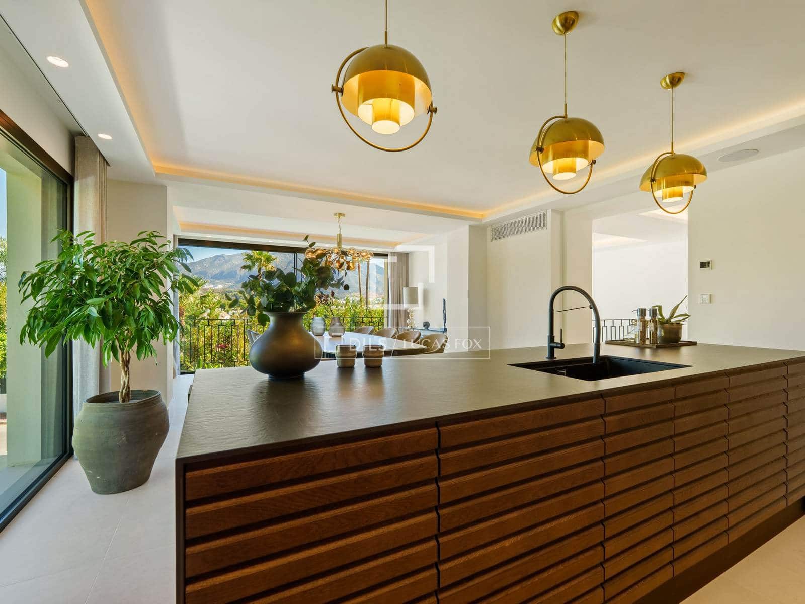 5 bedroom Villa for sale in Marbella with pool garage - € 5,950,000 (Ref: 9964412)