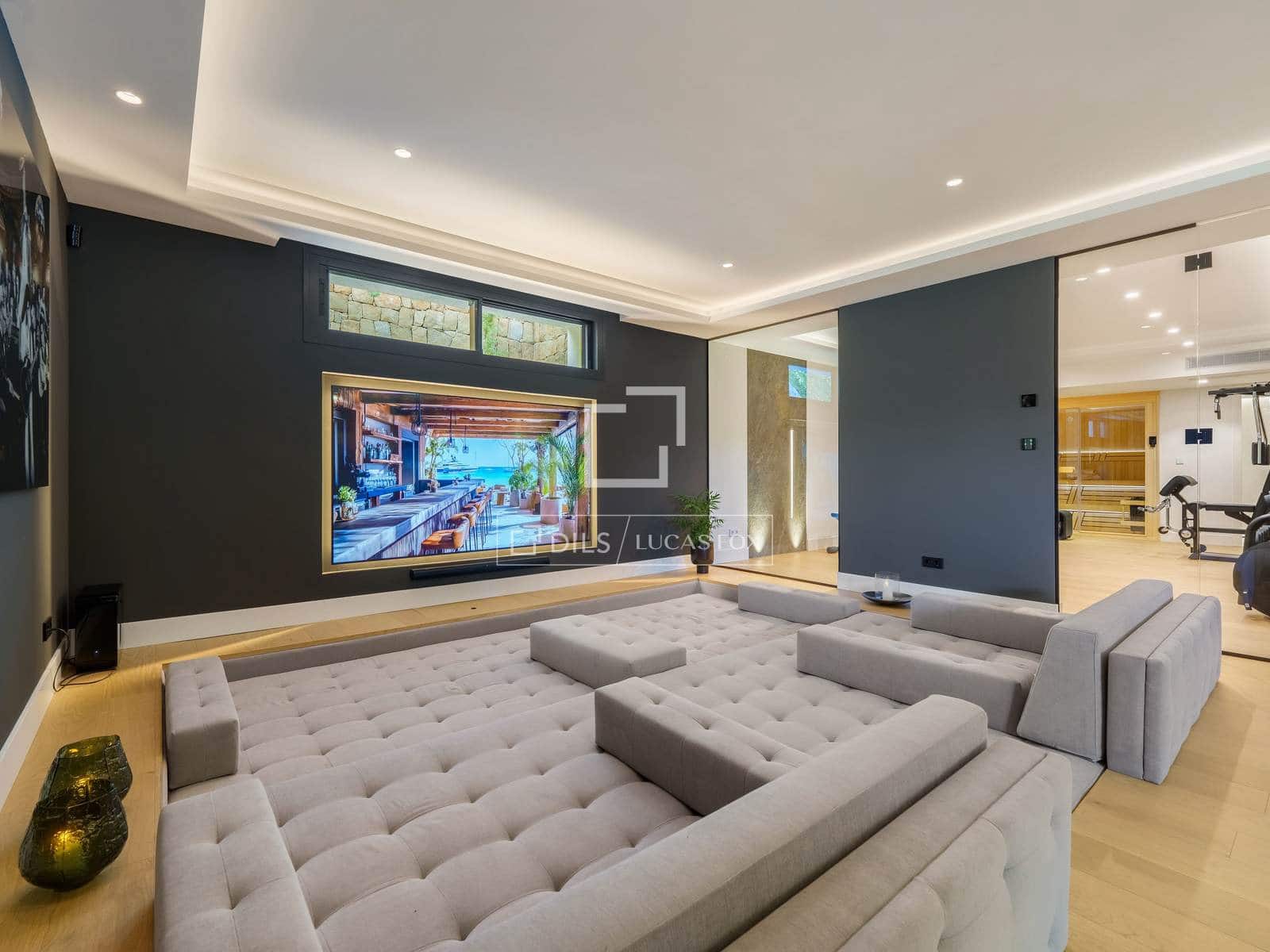 5 bedroom Villa for sale in Marbella with pool garage - € 5,950,000 (Ref: 9964412)