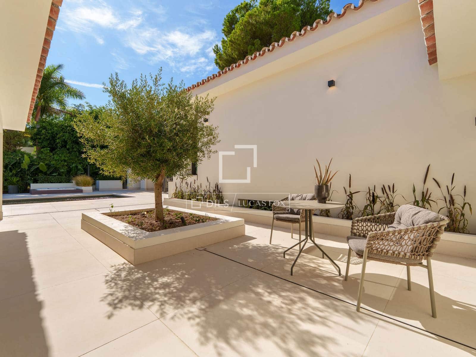 5 bedroom Villa for sale in Marbella with pool garage - € 5,950,000 (Ref: 9964412)
