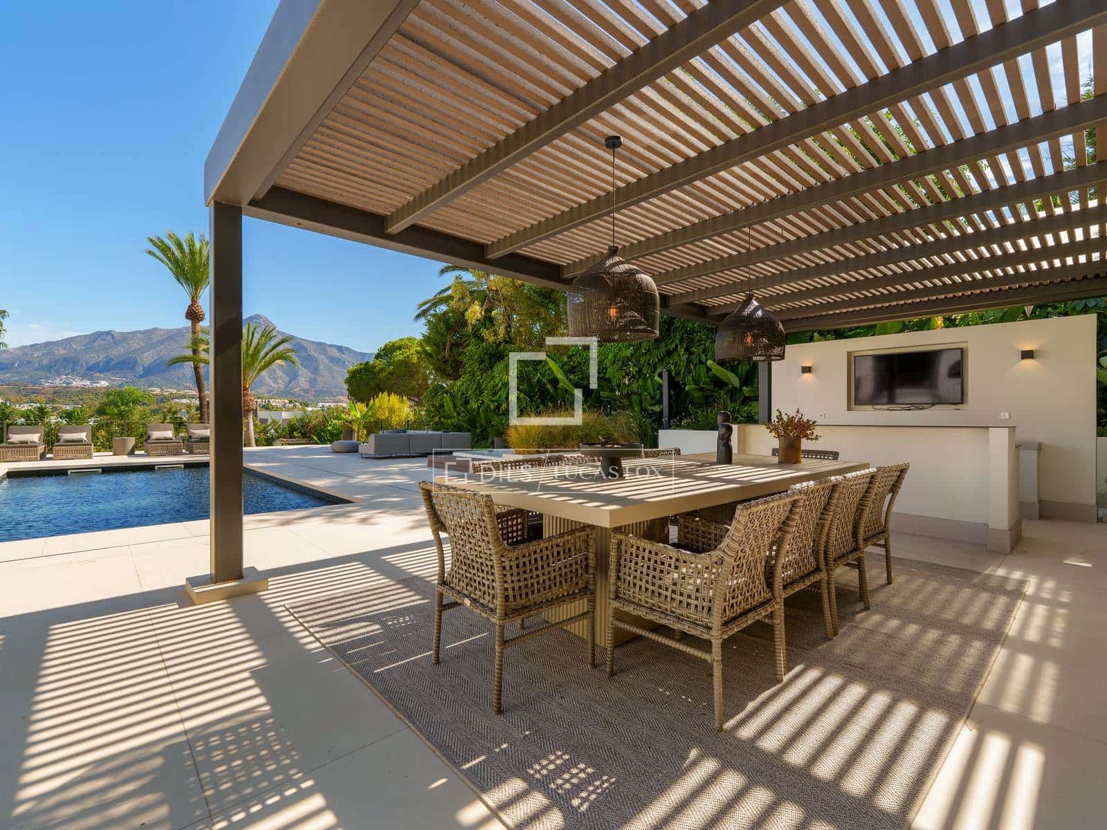 5 bedroom Villa for sale in Marbella with pool garage - € 5,950,000 (Ref: 9964412)