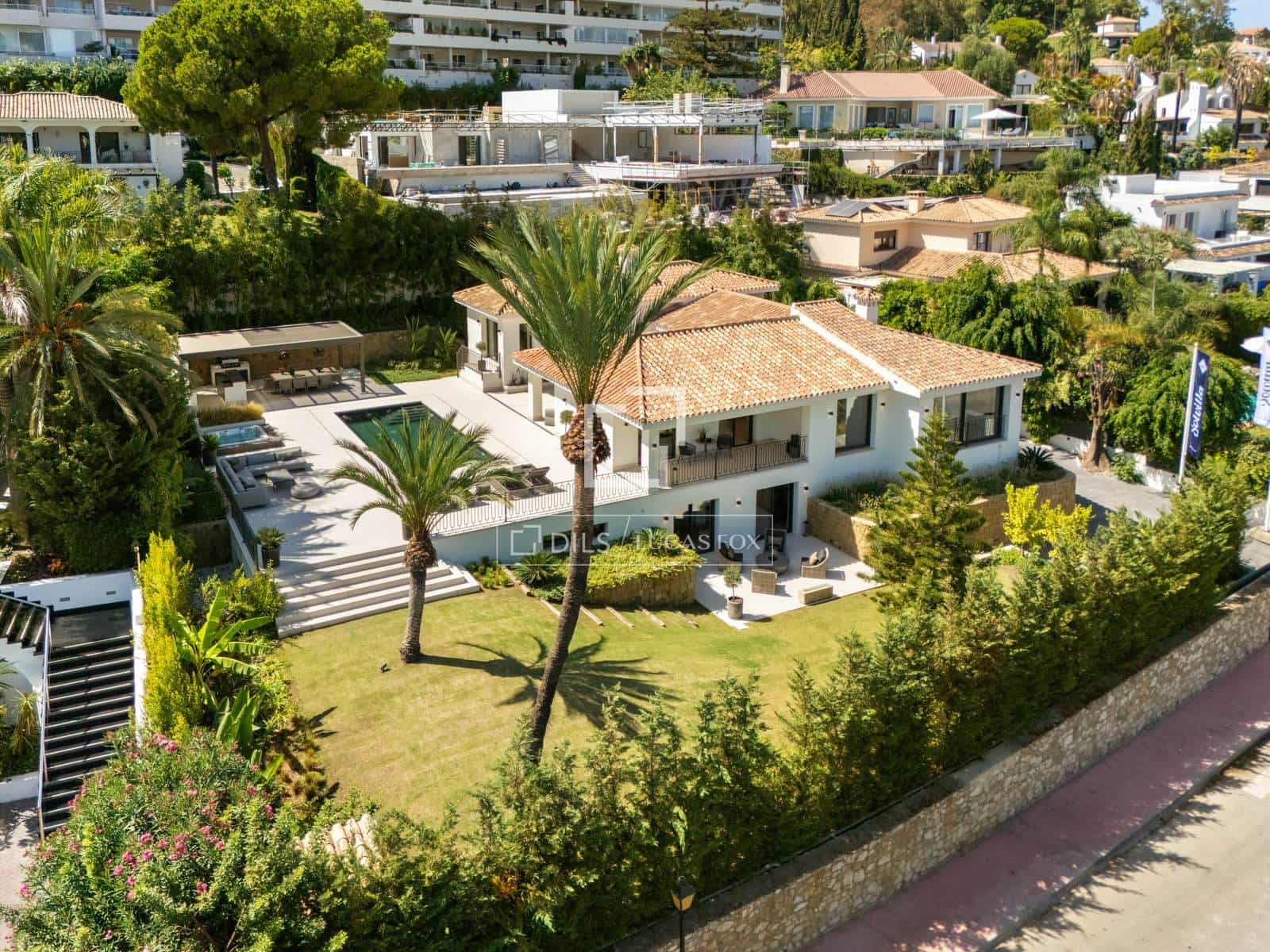 5 bedroom Villa for sale in Marbella with pool garage - € 5,950,000 (Ref: 9964412)