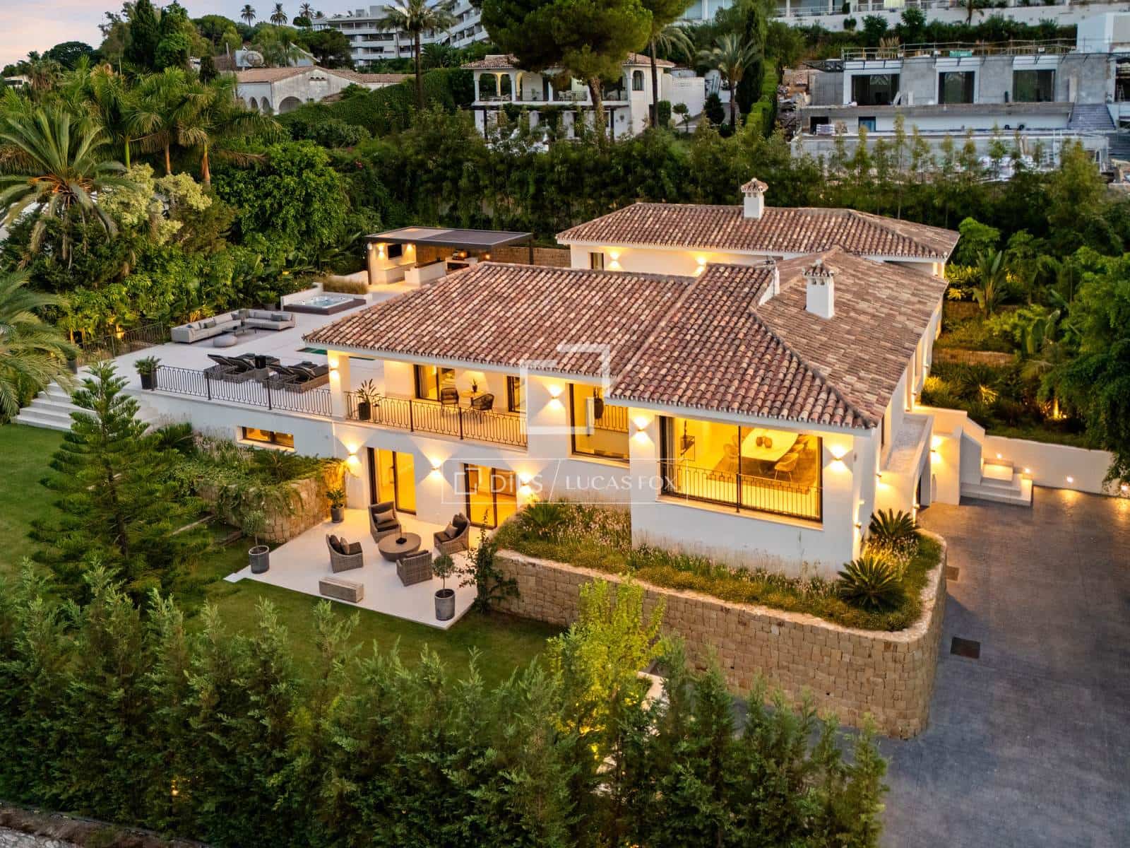 5 bedroom Villa for sale in Marbella with pool garage - € 5,950,000 (Ref: 9964412)